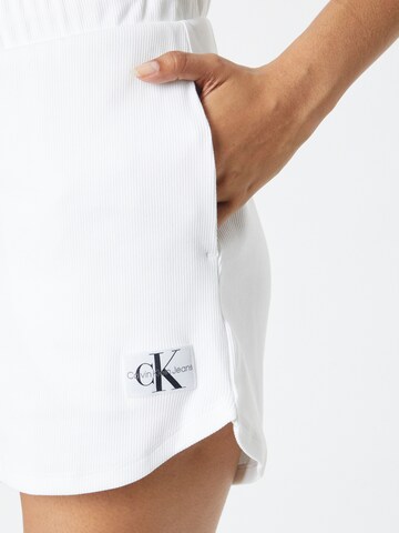 Calvin Klein Jeans Normální Kalhoty – bílá