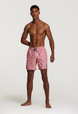 Pantaloncini da bagno 'chili pepper 4-way stretch' di Shiwi in rosa