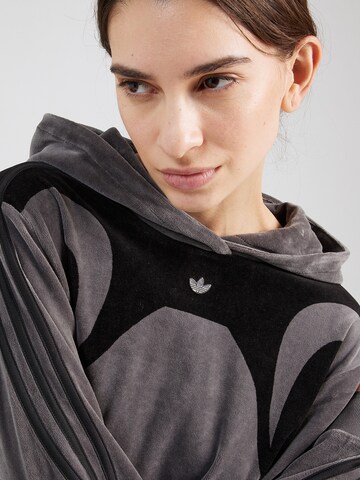 ADIDAS ORIGINALS - Sudadera en gris