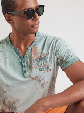 CAMP DAVID T-shirt i grön