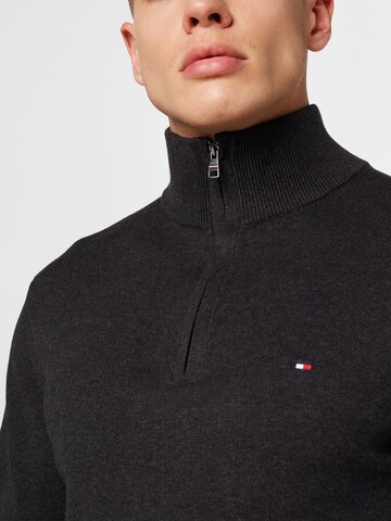 TOMMY HILFIGER Tröja i grå