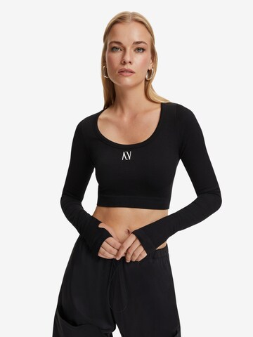 NOCTURNE Sweater in Black: front