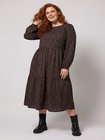 Robe Shape Of You en marron