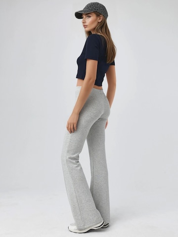 Flared Pantaloni di Busem in grigio