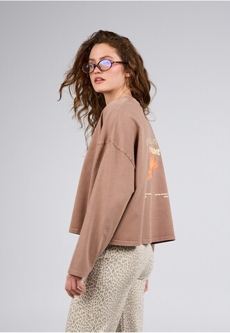 T-shirt 'Croissant' OH APRIL en marron