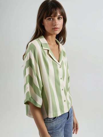 Busem - Blusa em verde: frente