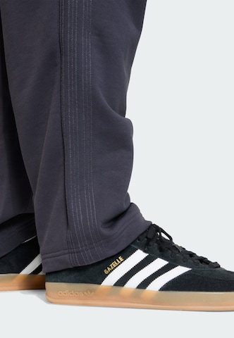 ADIDAS ORIGINALS Loose fit Trousers in Black
