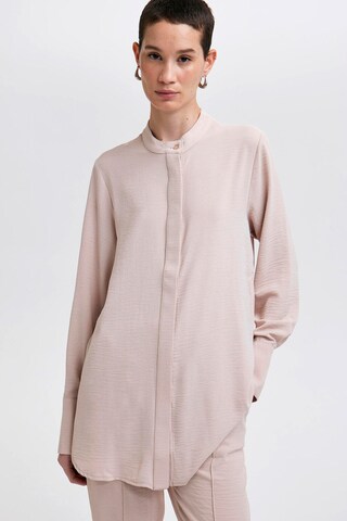 Chemisier Touche Prive en beige : devant