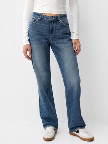 Bershka Regular Jeans in Blue: front