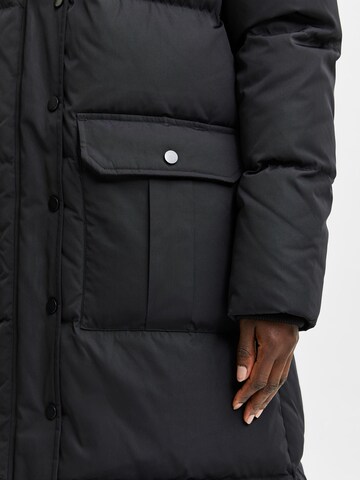 Manteau d’hiver 'Nima' SELECTED FEMME en noir