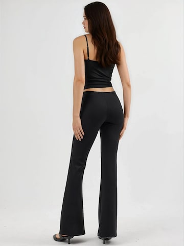 Flared Pantaloni di Busem in nero