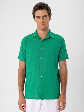 Antioch Regular fit Button Up Shirt in Green: front