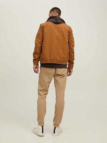 JACK & JONES Regular fit Tussenjas in Bruin