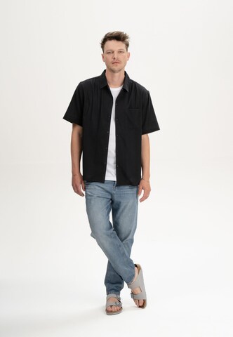 MELA - Ajuste regular Camisa 'Vivek' en negro
