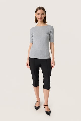 SOAKED IN LUXURY T-shirt 'SLCosetta' i grå: framsida