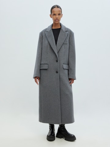 EDITED Between-Seasons Coat 'Rylan' in Grey: front