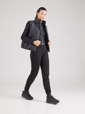 ONLY PLAY Tapered Workout Pants 'ONPAyna' in Black