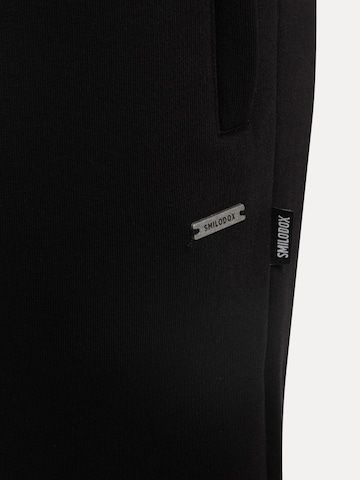 Effilé Pantalon Smilodox en noir
