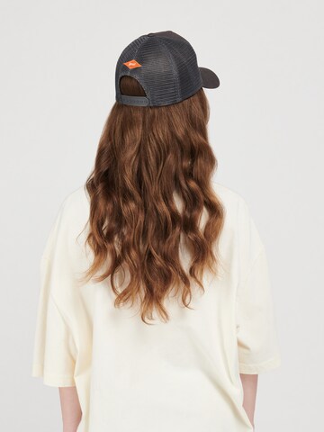 Cappello da baseball 'Dark Lycati' di LYCATI exclusive for ABOUT YOU in nero: dietro