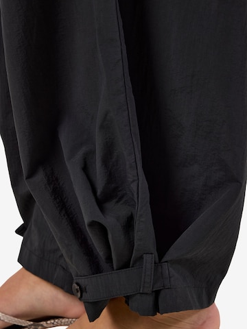 Noisy may Regular Sporthose in Schwarz