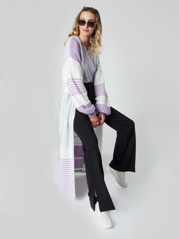 florence by mills exclusive for ABOUT YOU Lang cardigan 'May' i blandingsfarvet