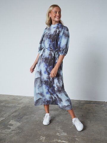 SISTERS POINT - Vestido 'VENTIA-DR12' en azul: frente