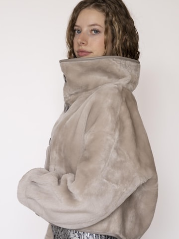 Just things we like - Chaqueta de invierno 'CHO Reversible Shearling Jacket' en beige
