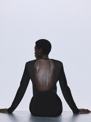 MANGO Šaty 'COBRA' - Čierna