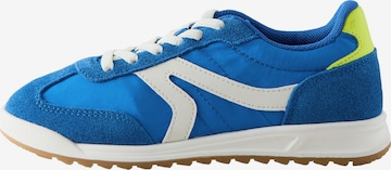 Next Сникърси в синьо: отпред