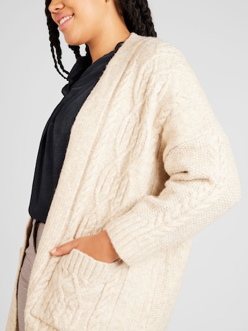 Cardigan ONLY Carmakoma en beige