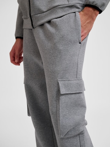 Hummel Tapered Cargo trousers in Grey
