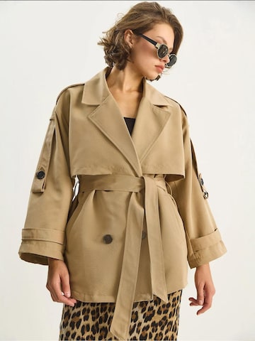 Cappotto di mezza stagione di Bianco Lucci in beige