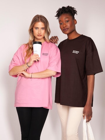 BAYSIDE BOUND Oversizeshirt‌‌‌‌‌‌‌‌‌‌ in Braun