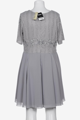 LACE & BEADS Dress in 4XL in Grey