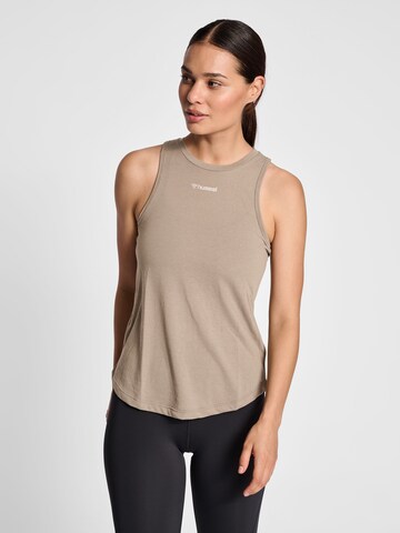 Hummel Sporttop in Bruin: voorkant