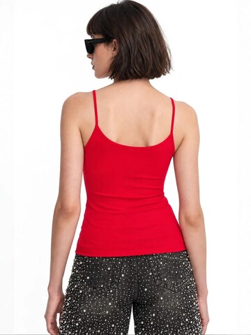 Haut 'Tanktops & Camis' Busem en rouge