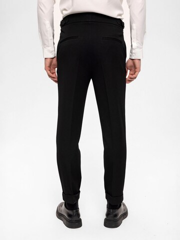 Regular Pantalon à plis Antioch en noir