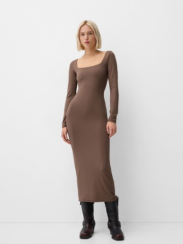 Bershka Šaty – hnědá