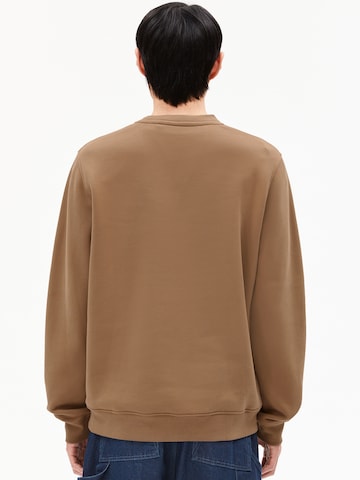 ARMEDANGELS Sweatshirt in Bruin