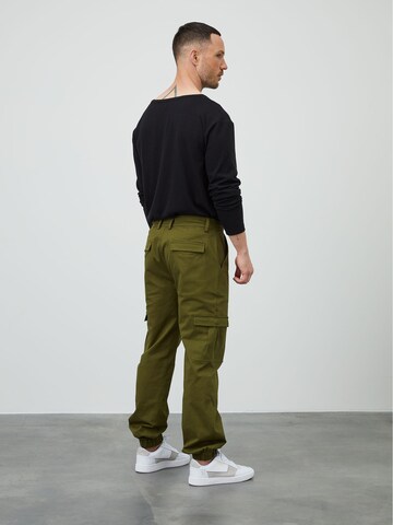 Effilé Pantalon cargo 'Damon' DAN FOX APPAREL en vert