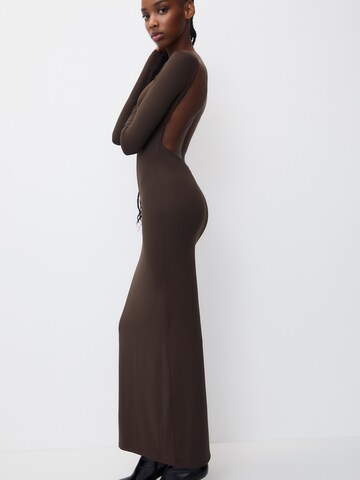 Pull&Bear Sukienka w kolorze brązowy