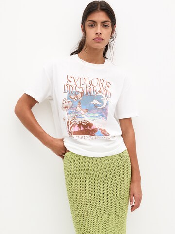 Pull&Bear T-shirt 'AURORA BOREALIS' i vit: framsida