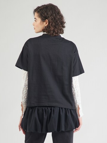 Juicy Couture T-shirt 'THE ARCHED FOOTBALL' i svart