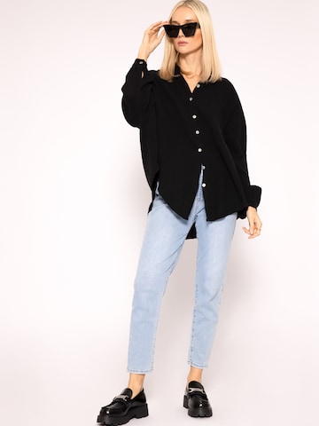 SASSYCLASSY Blouse in Black: front