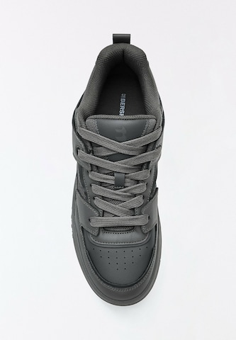 Sneaker low 'BAMBA STREET II' de la Bershka pe gri