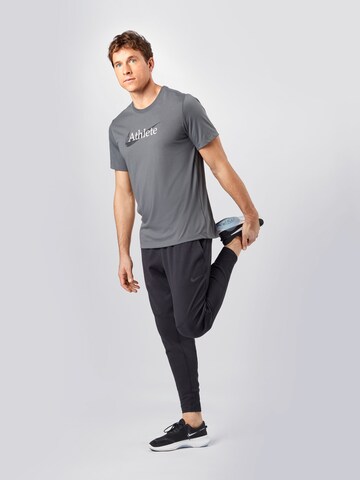 NIKE Regular fit Functioneel shirt 'Athlete' in Grijs