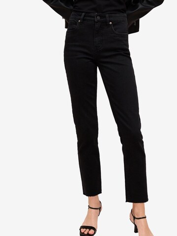Tapered Jeans di Next in nero