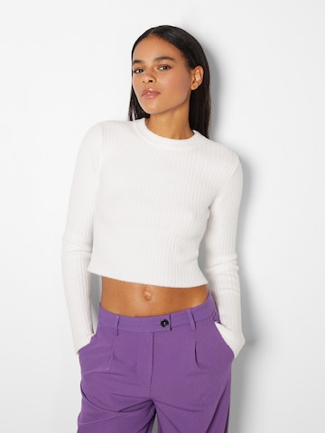 Bershka Sweater in White: front