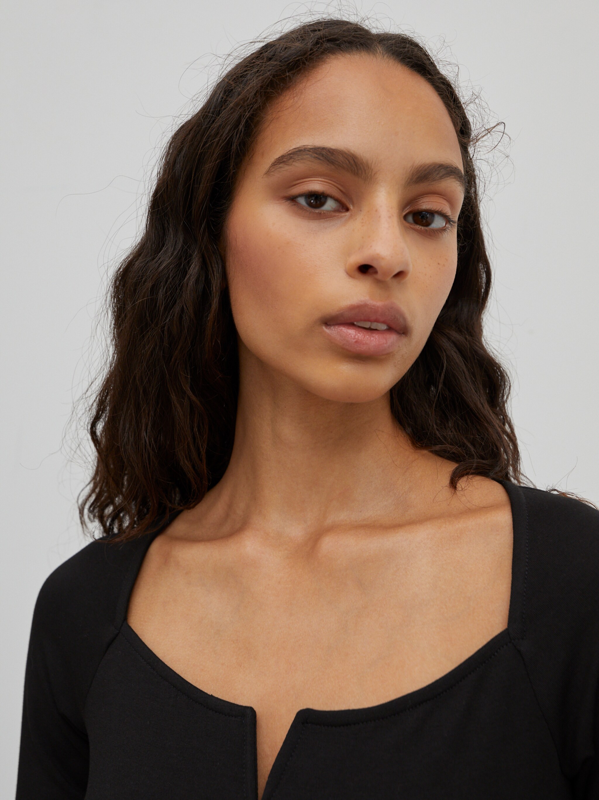 EDITED Productos Body camiseta 'Emory' negro
