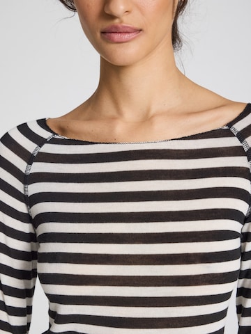 Maglietta 'Amalie Stripe' di Gai+Lisva in bianco